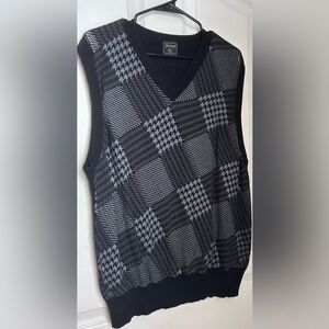 Elegant V-Neck Sweater Vest - Black and Gray Houndstooth